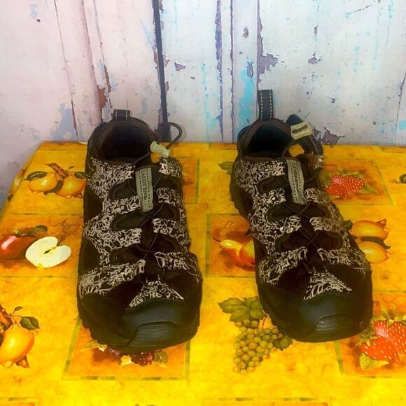 Women’s Lands End wet shoes - Picture 1 of 6